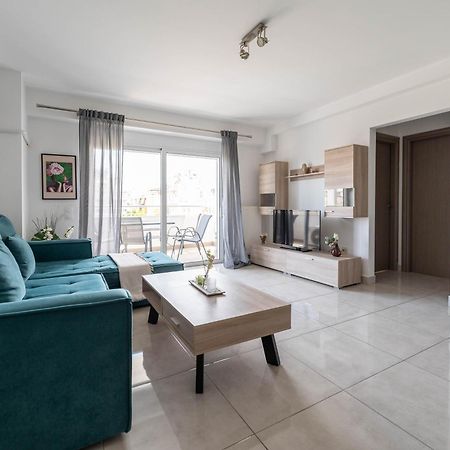 Modern Spacious Apartment Located In Пирей Экстерьер фото