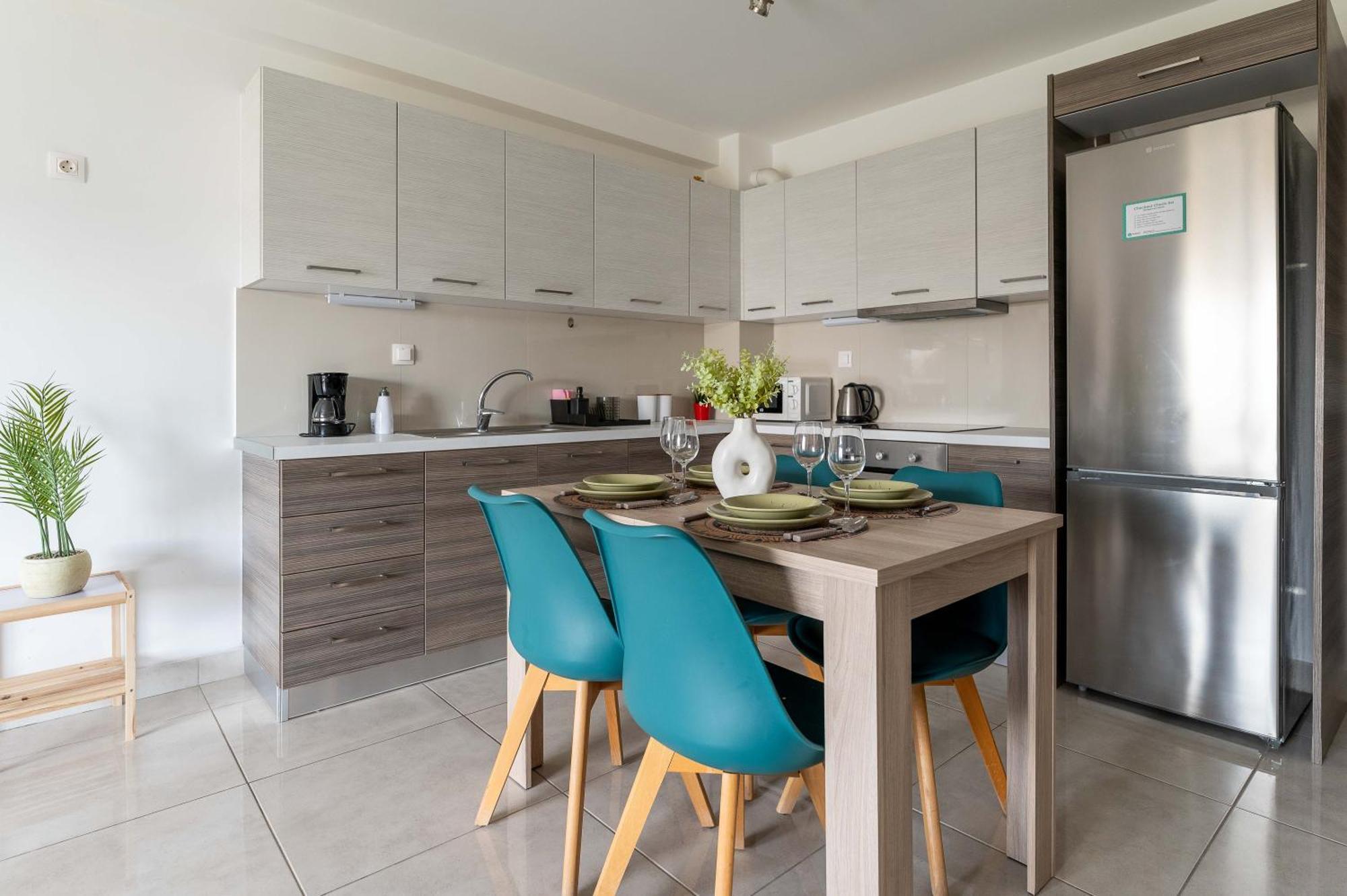 Modern Spacious Apartment Located In Пирей Экстерьер фото