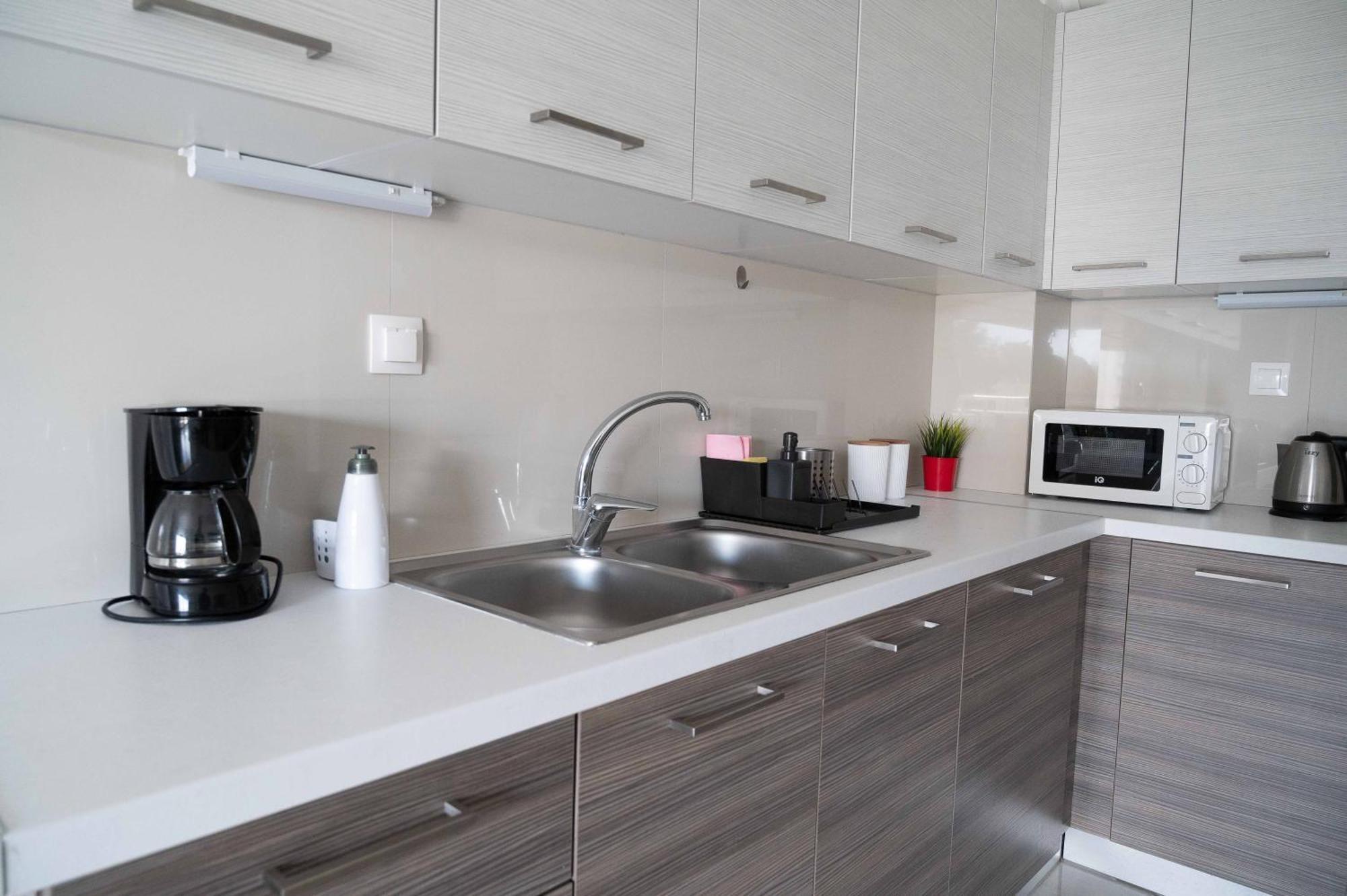 Modern Spacious Apartment Located In Пирей Экстерьер фото
