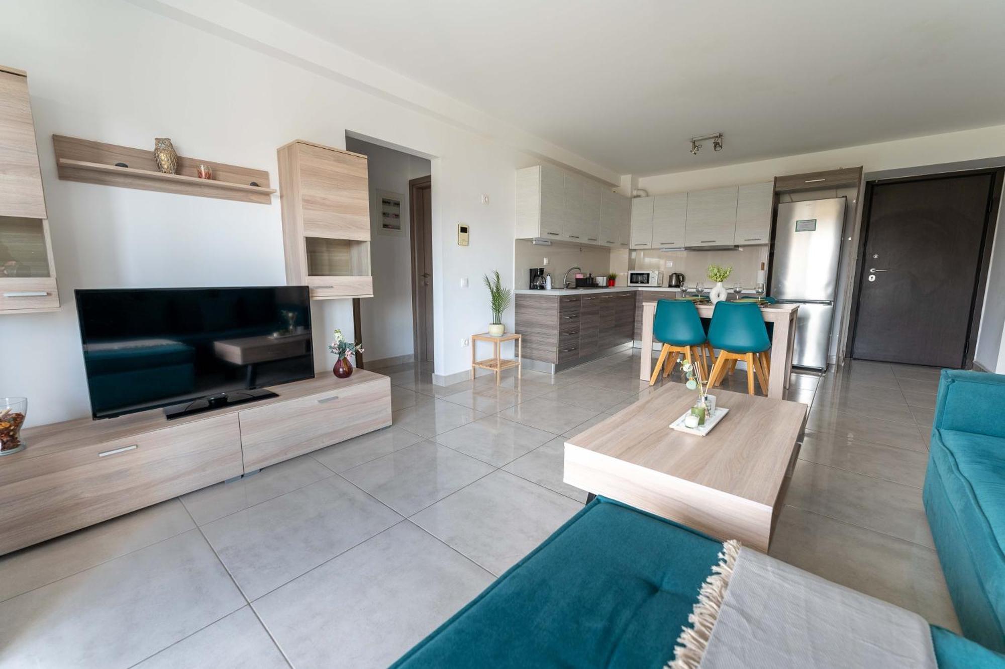 Modern Spacious Apartment Located In Пирей Экстерьер фото