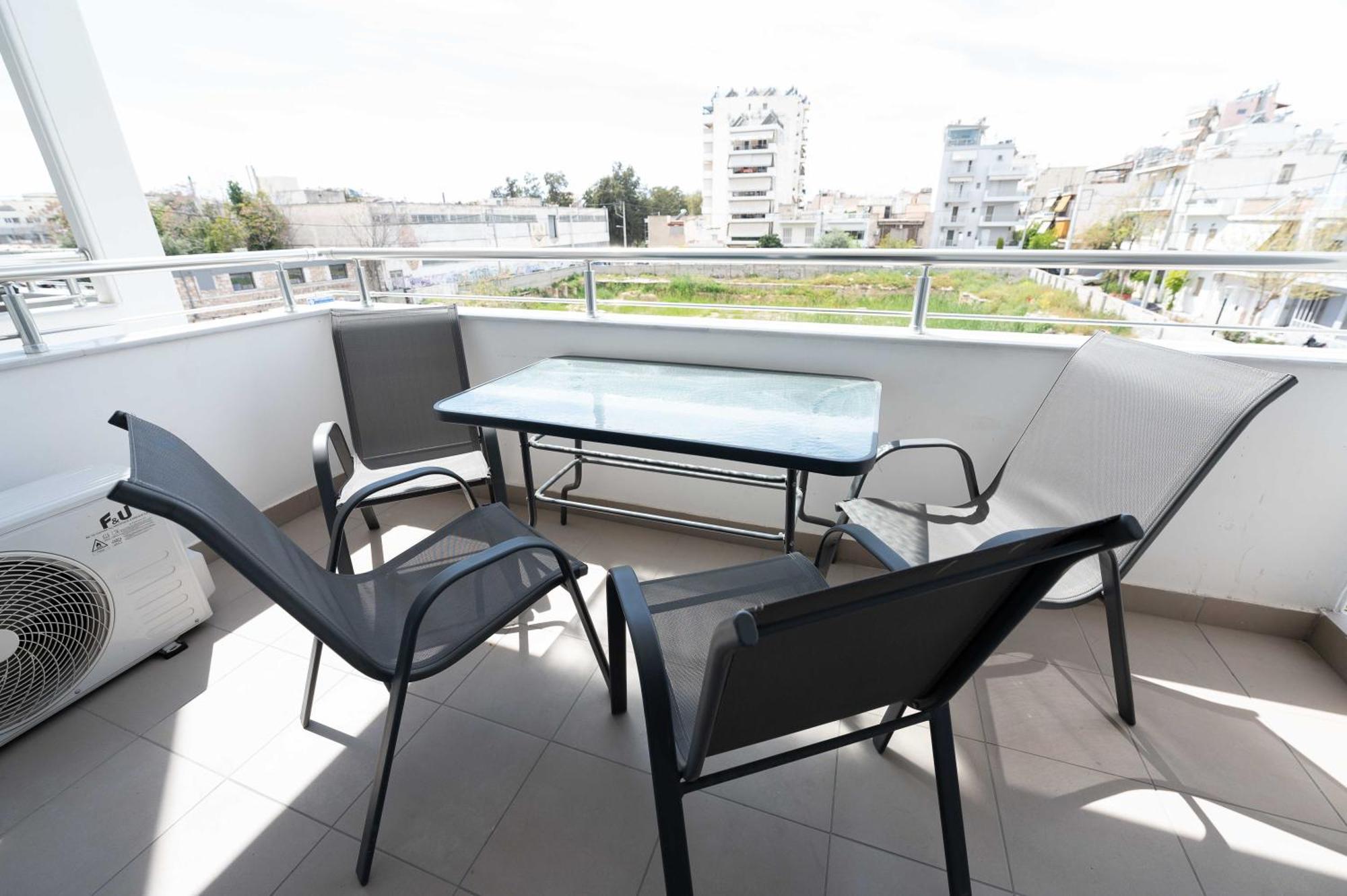 Modern Spacious Apartment Located In Пирей Экстерьер фото