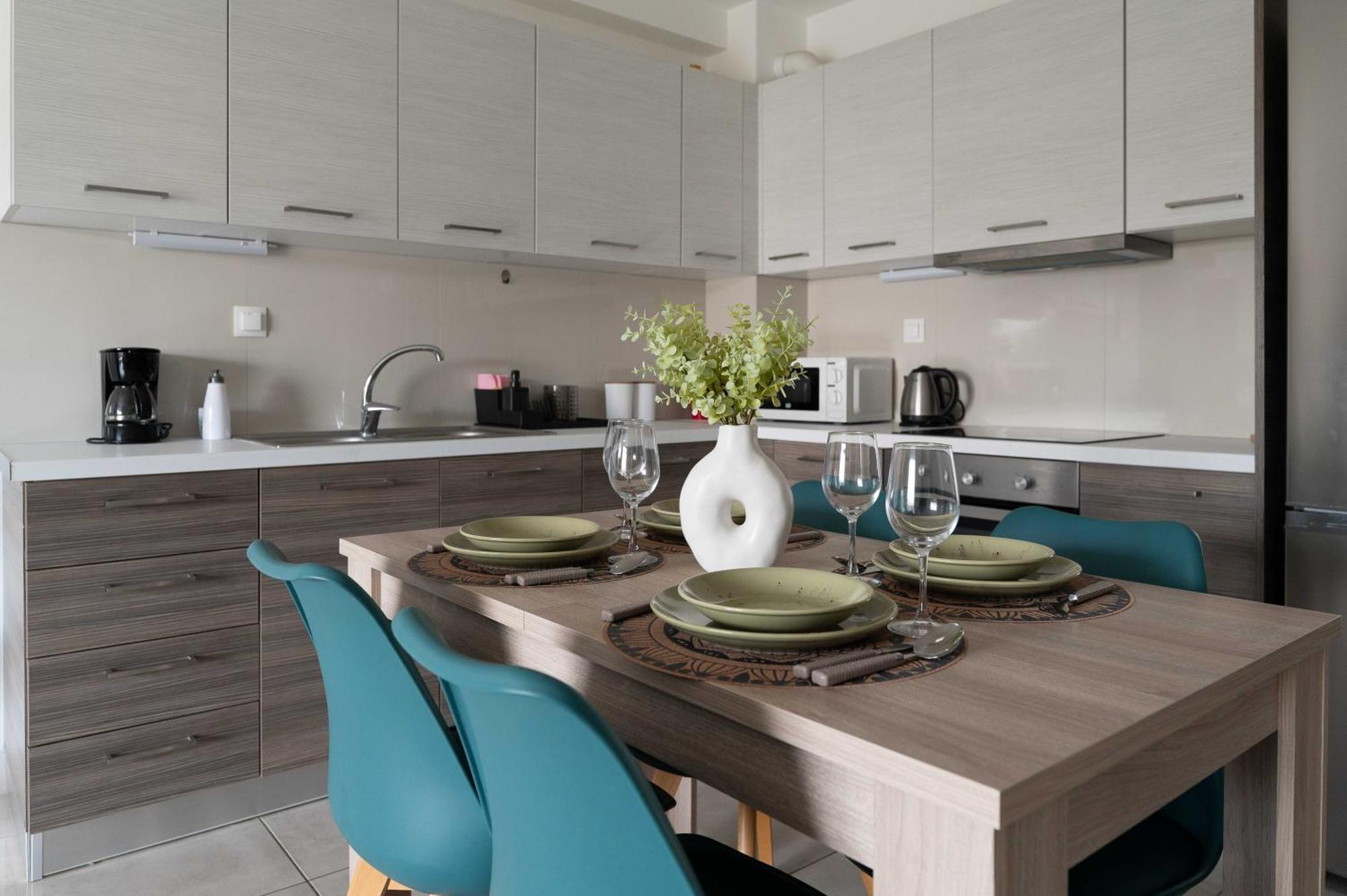 Modern Spacious Apartment Located In Пирей Экстерьер фото