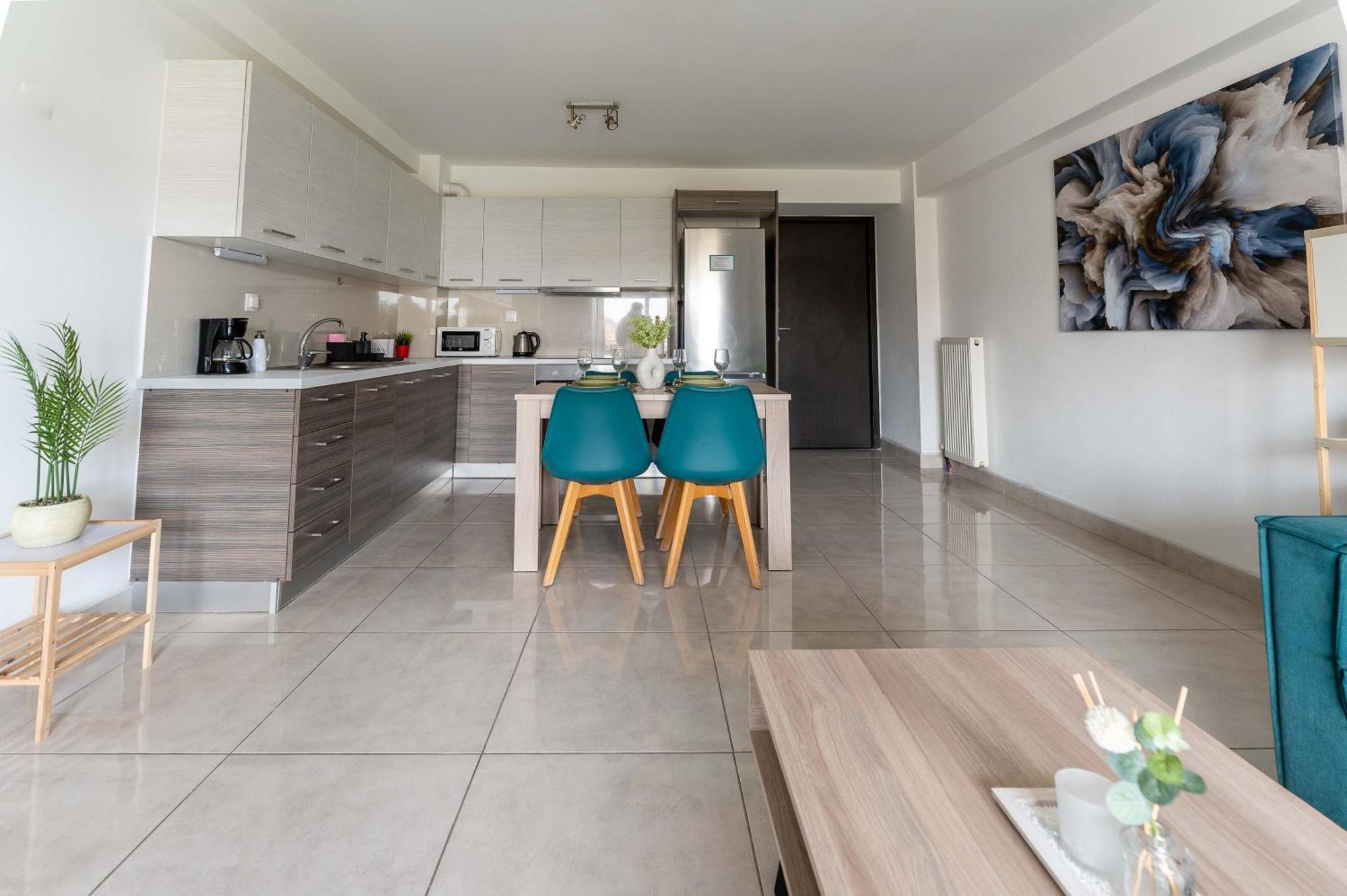 Modern Spacious Apartment Located In Пирей Экстерьер фото