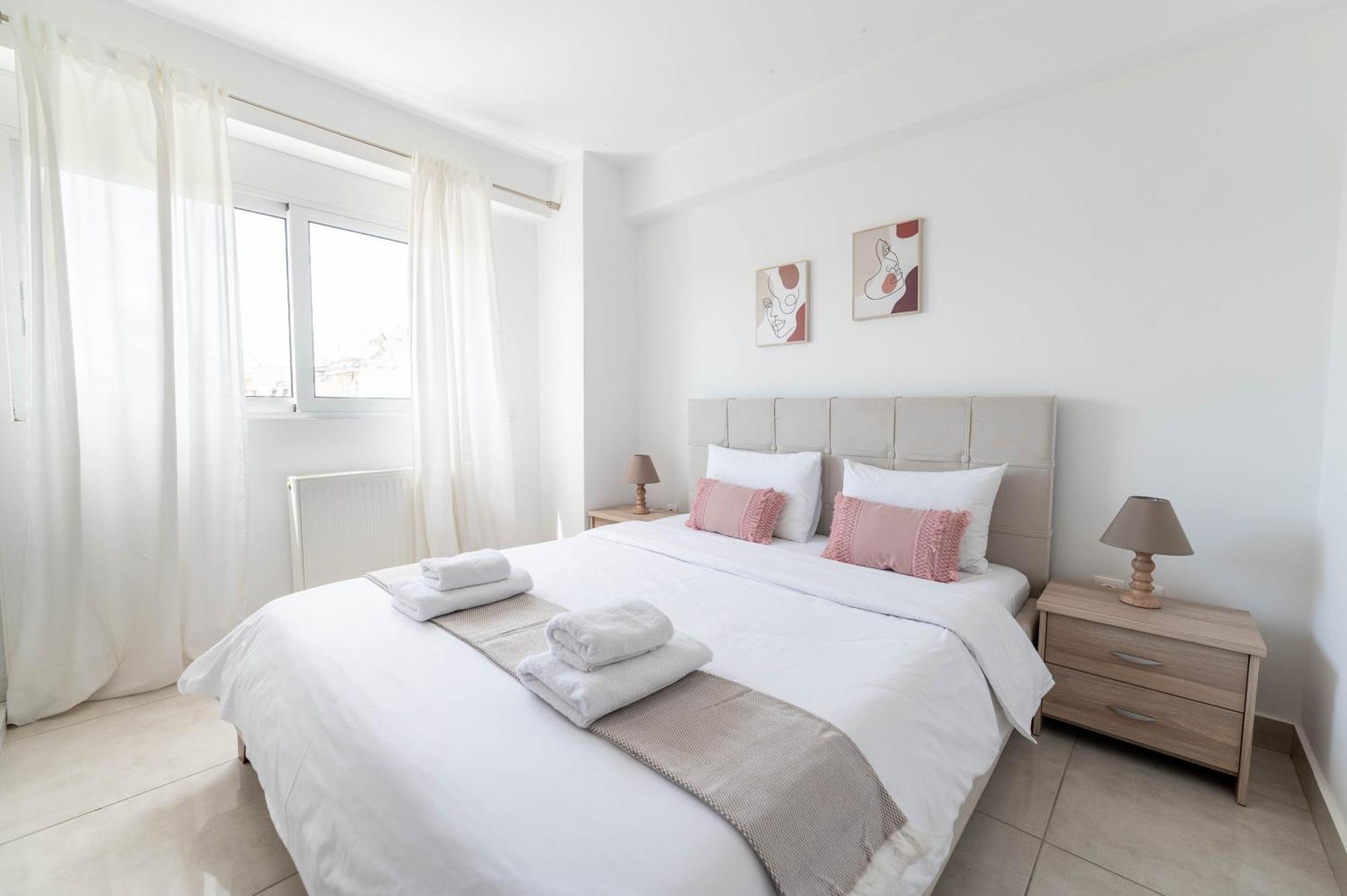 Modern Spacious Apartment Located In Пирей Экстерьер фото